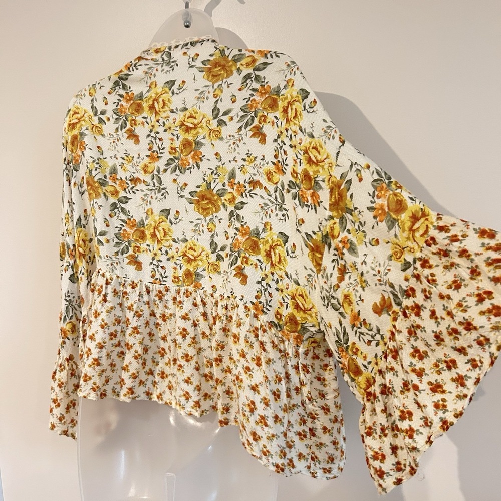 Coco Jaimeson Top Sz L Floral Cottage Open Front Crochet Trim Flare Sleeve - Picture 5 of 12